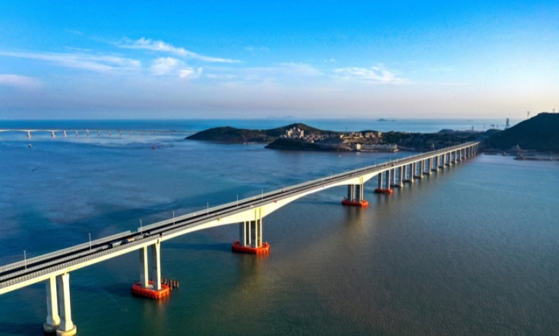中国最长连岛高速公路全线建成通车