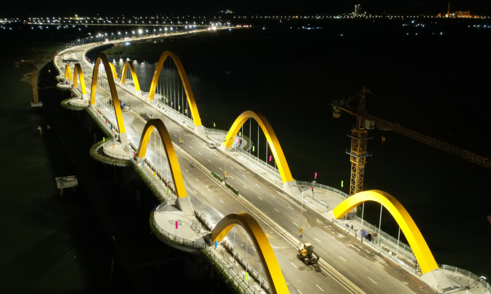 Love Bridge and Ha Long - Cam Pha coastal road to open to traffic on Jan. 1