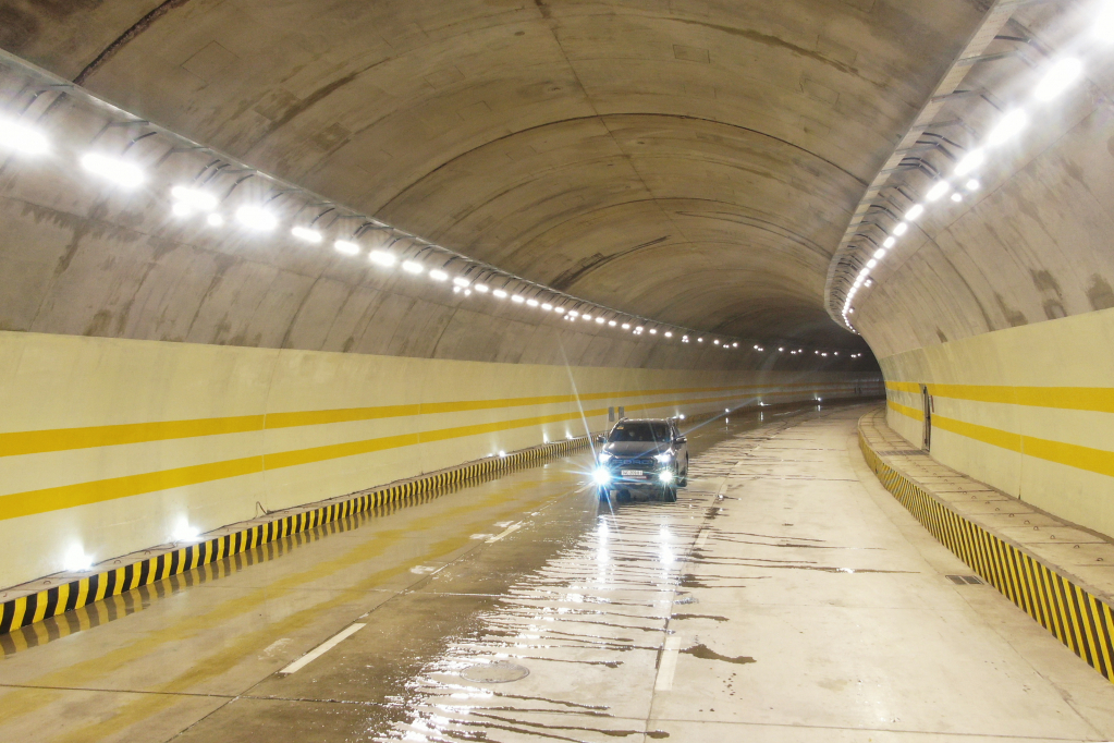 In November 2021, after 9 months of construction, the tunnel through the mountain was opened. The work was completed in December 2021.