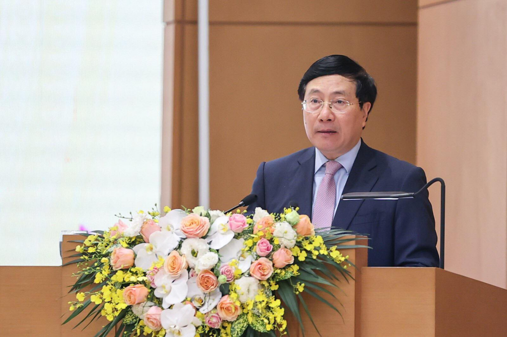 Permanent Deputy Prime Minister Pham Binh Minh presents the Government's report on socio-economic performance in 2021 at the meeting between the Government and localities, Ha Noi, January 5, 2022. Photo: VGP