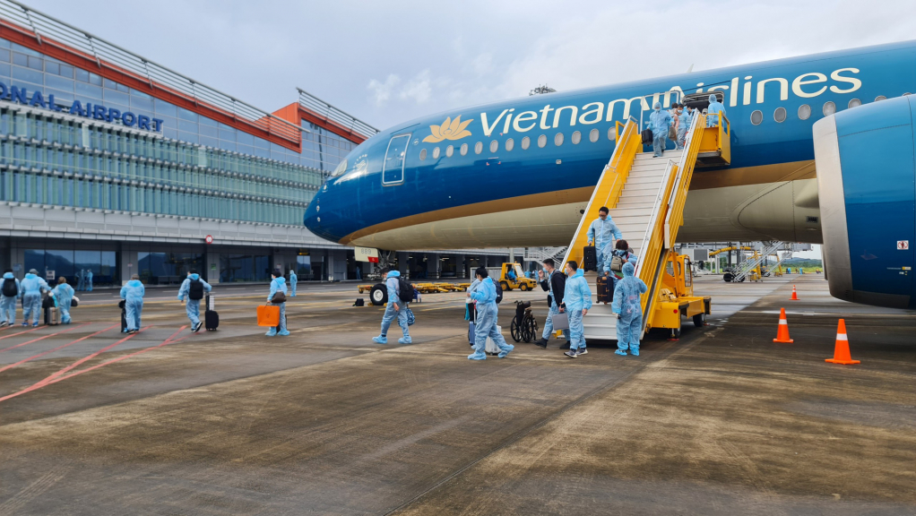 Passengers arrived at Van Don International Airport.