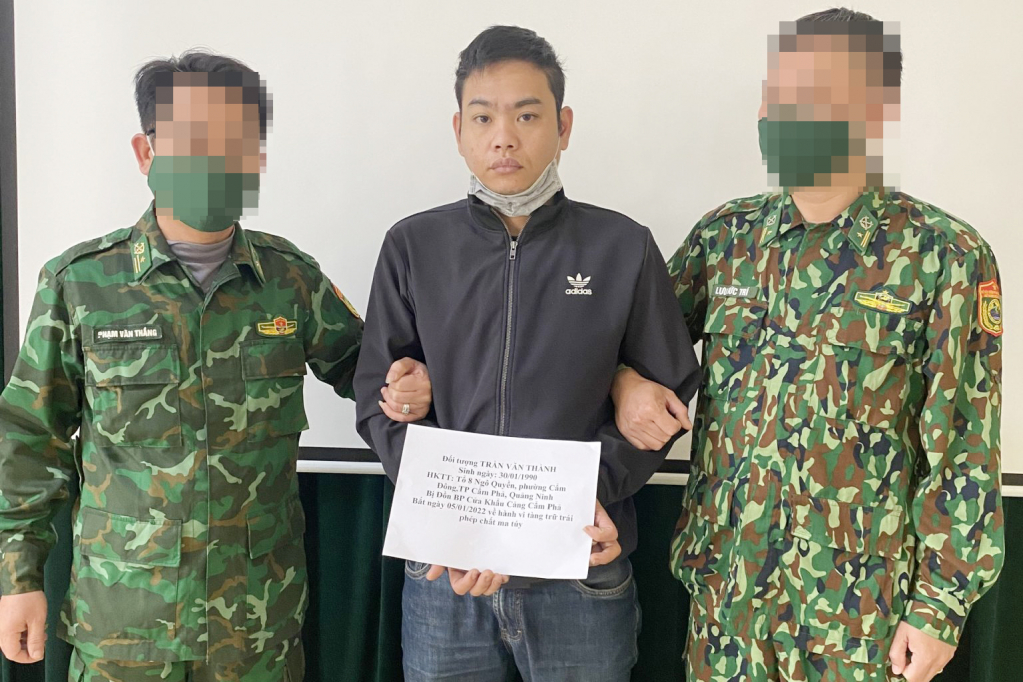 Đối tượng Trần Văn Thành bị lực lượng BĐBP bắt giữ vì hành vi tàng trữ trái phép chất ma túy.