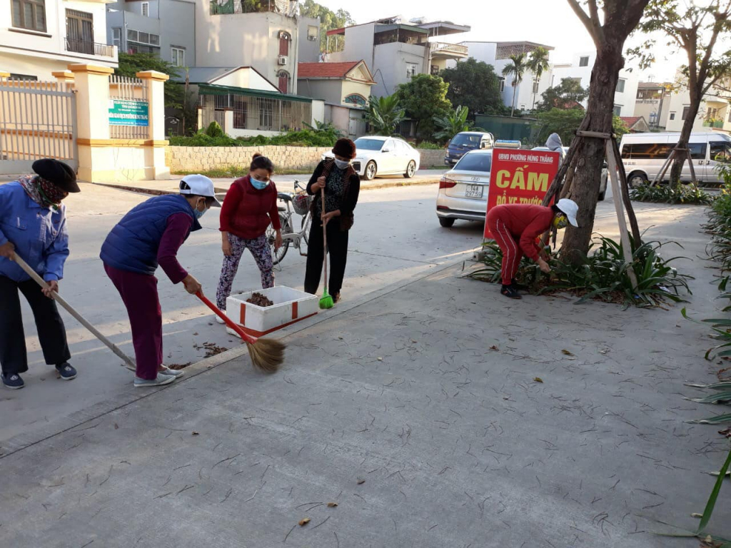 Cán bộ, hội viên phụ nữ phường Hùng Thắng (TP Hạ Long) triển khai hiệu quả phong trào