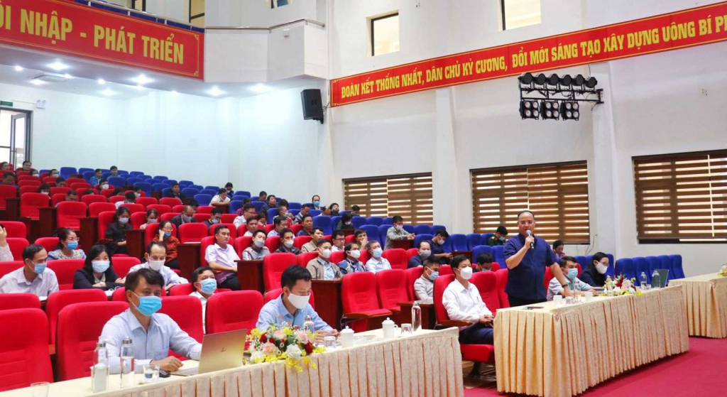 Uông Bí tổ chức tập huấn nghiệp vụ công tác GPMB dự án trọng điểm cho CBCCVC các phòng, ban, đơn vị chức năng, cán bộ địa chính xã, phường, tháng 10/2021. Ảnh: Trung tâm TT-VH Uông Bí