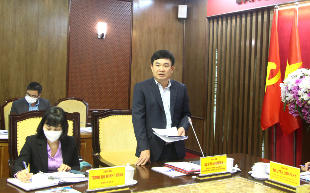 Đồng chí Ngô Hoàng Ngân, Phó Bí thư Thường trực Tỉnh ủy, Trưởng ĐBQH tỉnh, phát biểu tại hội nghị.