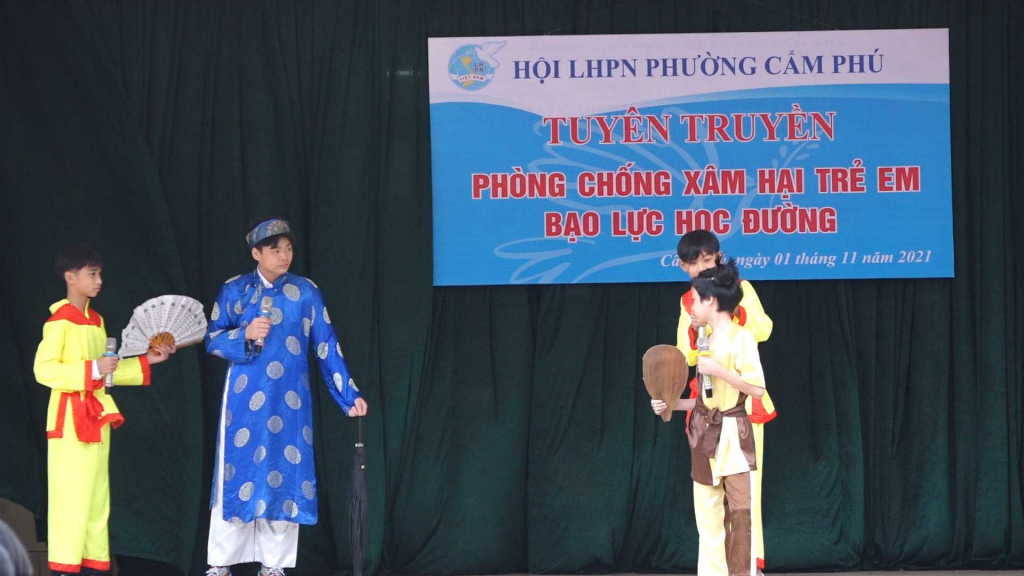 Hội LHPN phường Cẩm Phú (TP Cẩm Phả) tuyên truyền phòng chống bạo lực học đường, xâm hại trẻ em tại trường THCS Lý Tự Trọng.