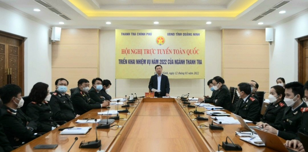 Đồng chí Cao Tường Huy, Phó Chủ tịch Thường trực UBND tỉnh trình bày tham luận tại hội nghị.