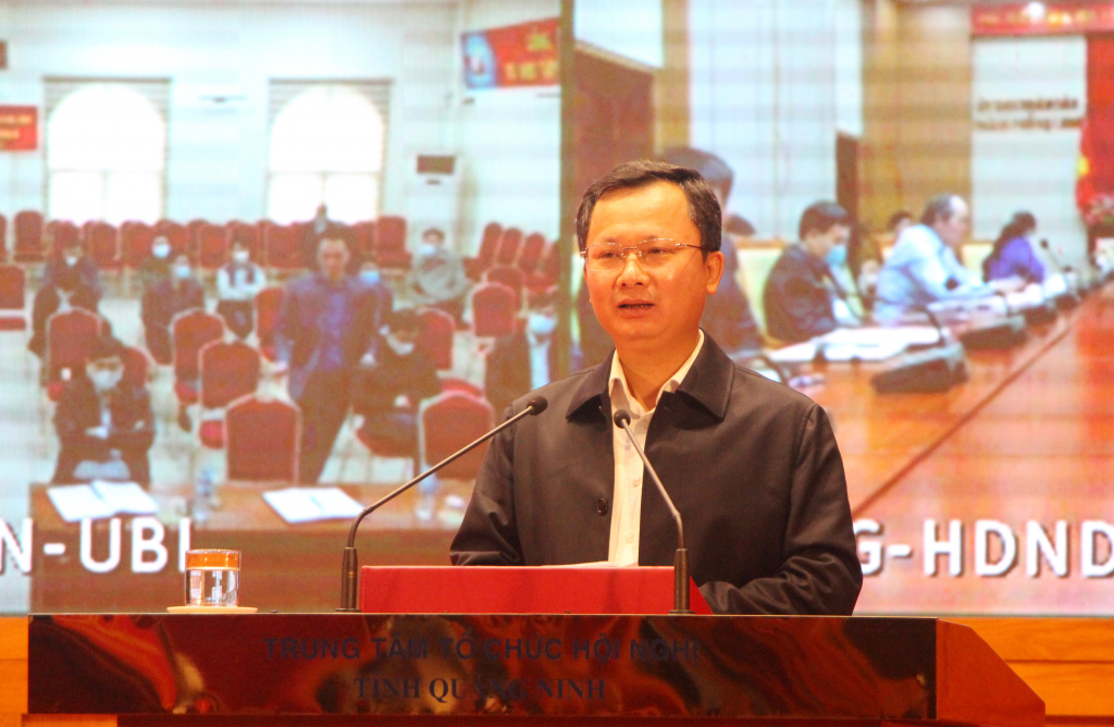 Đồng chí Cao Tường Huy, Phó Chủ tịch Thường trực UBND tỉnh quán triệt nội dung về kinh tế xã hội trong Nghị quyết số 08-NQ/TW ngày 25/11/2021 của Tỉnh ủy về phương hướng, nhiệm vụ năm 2022. 