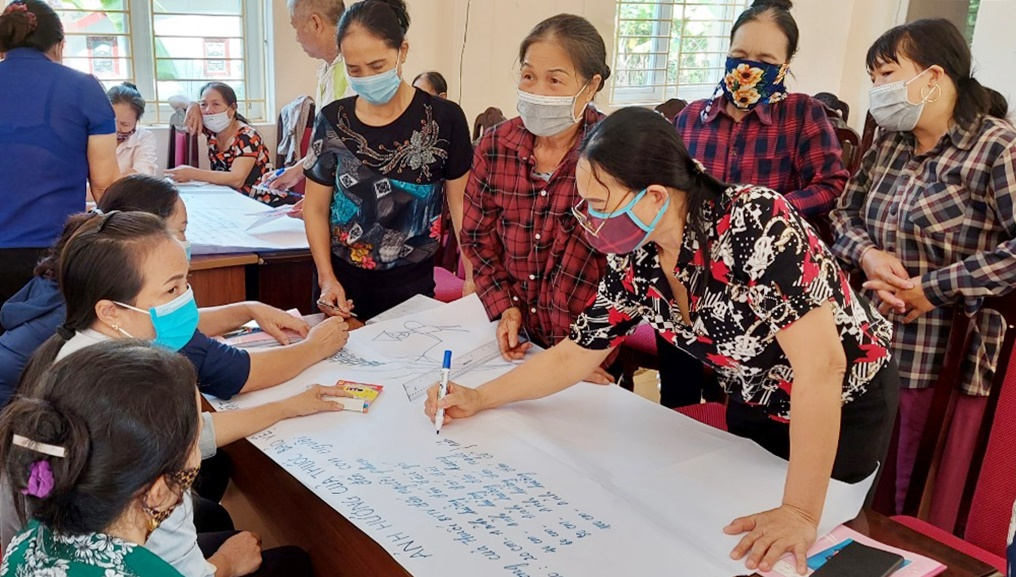 Hội viên, nông dân xã Cẩm La (TX Quảng Yên) tham gia tập huấn kỹ thuật chăm sóc cây lúa, tháng 10/2021.