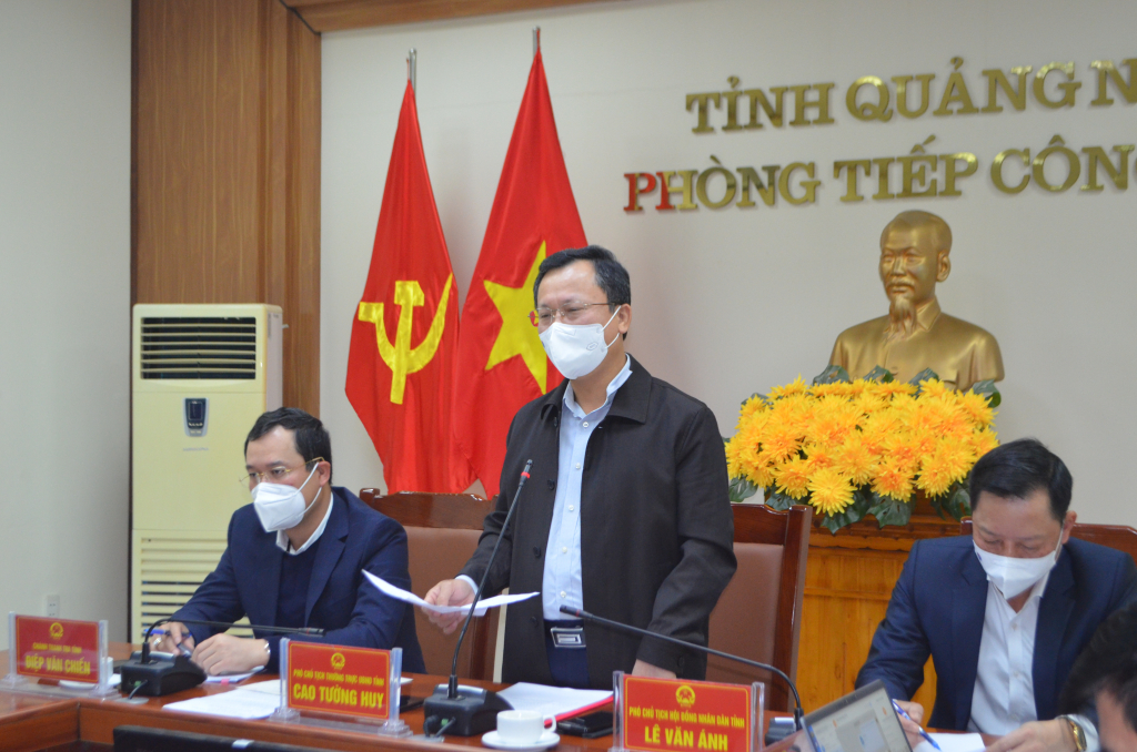 Đồng chí Cao Tường Huy, Phó Chủ tịch Thường trực UBND tỉnh chủ trì buổi tiếp công dân.