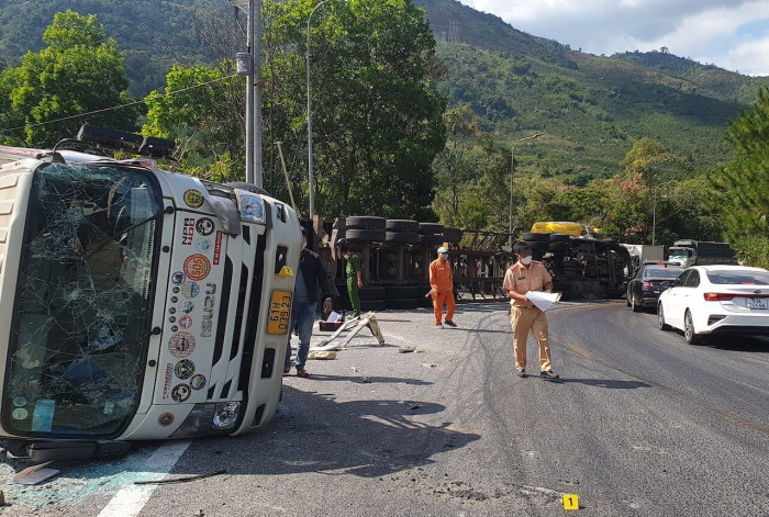 Tai nạn liên hoàn trên đèo Bảo Lộc: 4 người bị thương, giao thông ùn ứ 10km 1