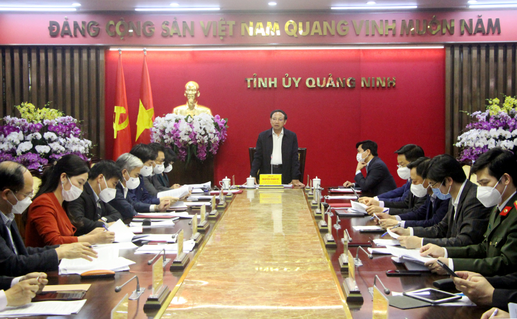 Đồng chí Nguyễn Xuân Ký, Ủy viên Trung ương Đảng, Bí thư Tỉnh ủy, Chủ tịch HĐND tỉnh, chủ trì và kết luận cuộc họp.