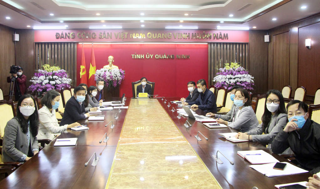Các đại biểu tham dự tại điểm cầu Quảng Ninh.