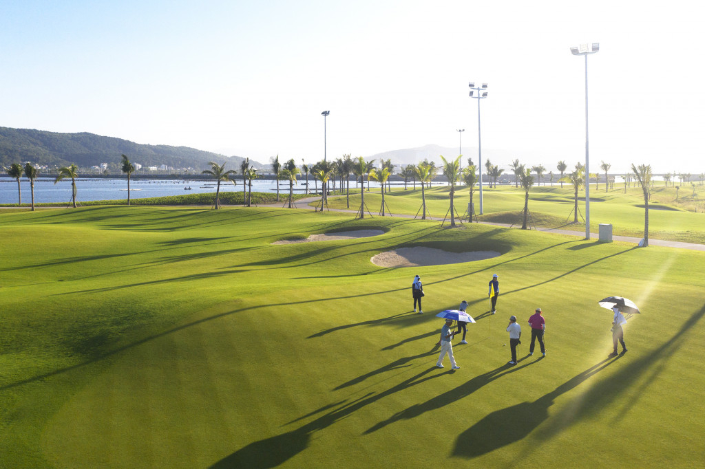  Sân golf Tuần Châu khánh thành, đưa vào sử dụng sẽ đáp ứng nhu cầu sử dụng dịch vụ cao cấp của du khách. Ảnh: Đỗ Phương 