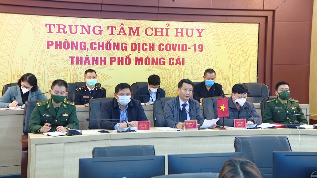 Lãnh đạo Thành phố Móng Cái ( Việt Nam) trao đổi nội dung hội đàm với lãnh đạo Thành phố Đông Hưng (Trung Quốc)