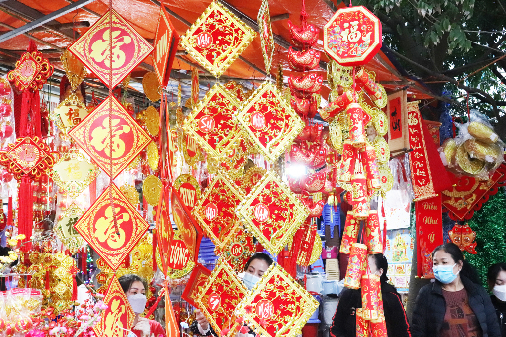The prices of these decorations are quite reasonable, ranging from VND 10,000 to VND 300,000 VND.