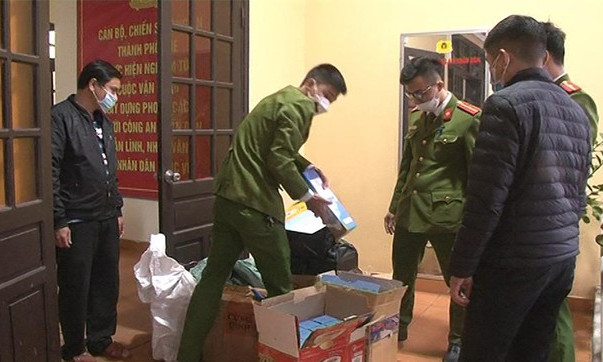 Phát hiện cầy hương, cầy vòi quý hiếm trong ô tô chở thuốc lá, rượu lậu