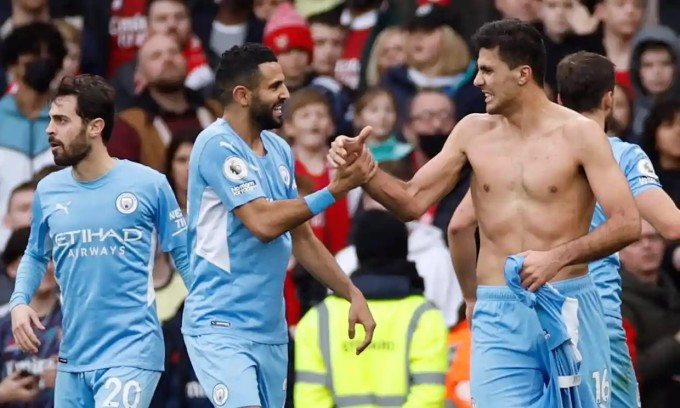 Man City thắng Arsenal ở phút bù giờ