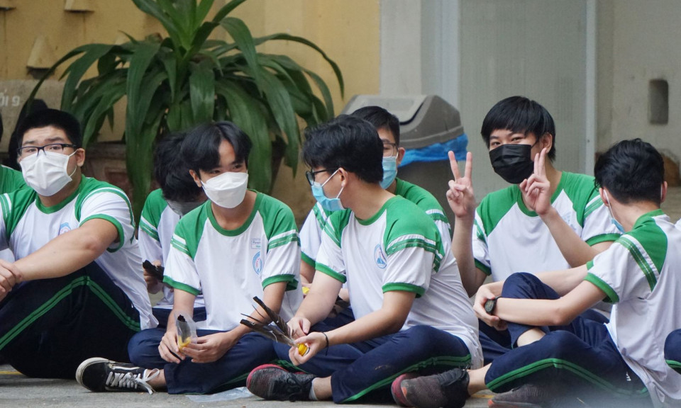 TP Hồ Chí Minh: Trên 600.000 học sinh phấn khởi đến trường học trực tiếp 