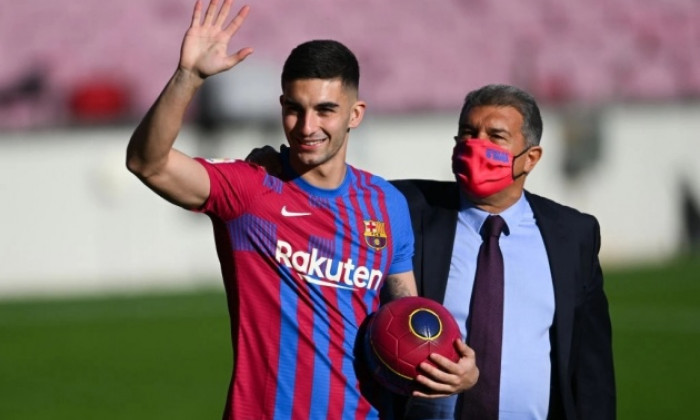 Tân binh 55 triệu euro ra mắt Barca