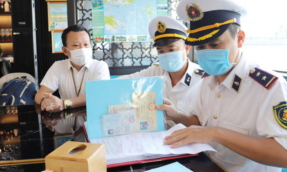 Mở cửa đón khách tham quan Vịnh Hạ Long: Kiểm soát an toàn phương tiện, phòng dịch từ đầu
