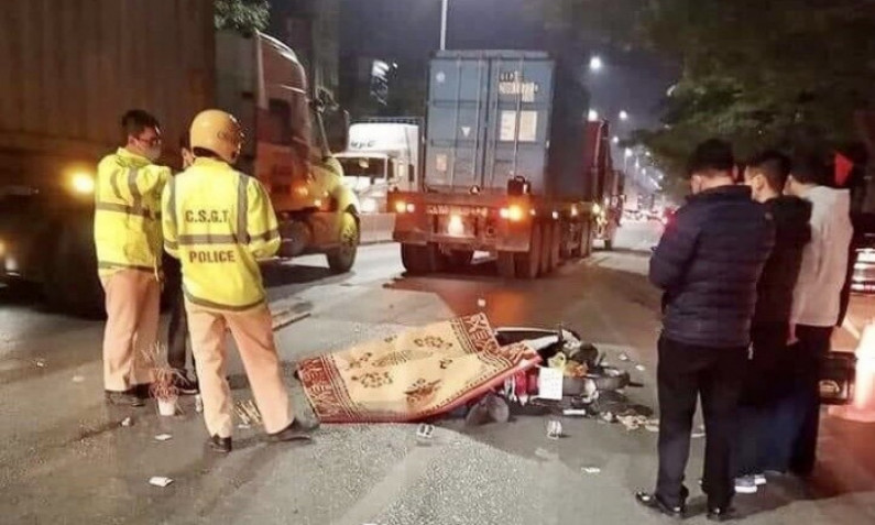 Va chạm với xe đầu kéo, chồng tử vong tại chỗ, vợ bị thương