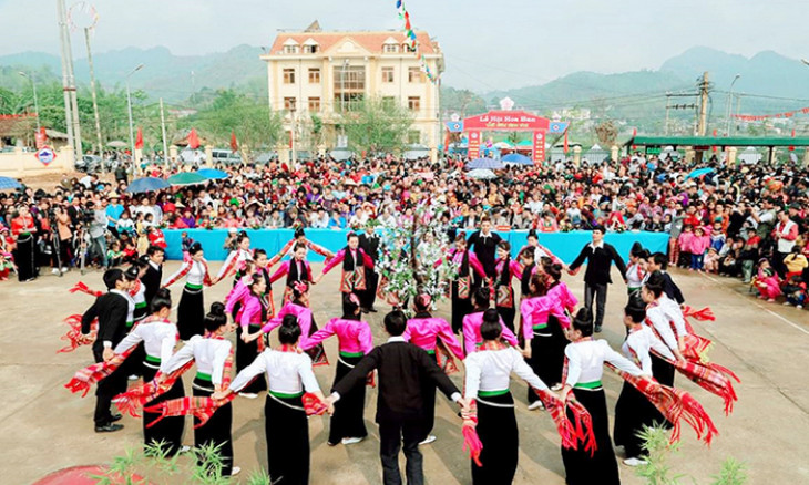 Preserving and promoting Xoe Thai arts