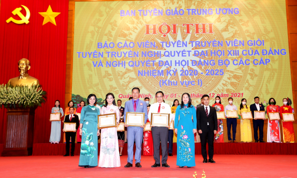 Đẩy mạnh công tác xây dựng, chỉnh đốn Đảng 