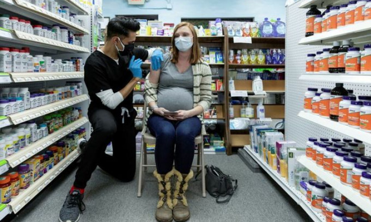 Tiêm vaccine Covid-19 không gây sinh non