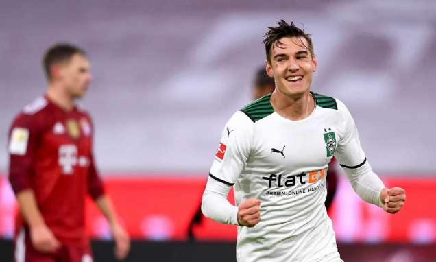 Bayern thua trận đầu năm 2022