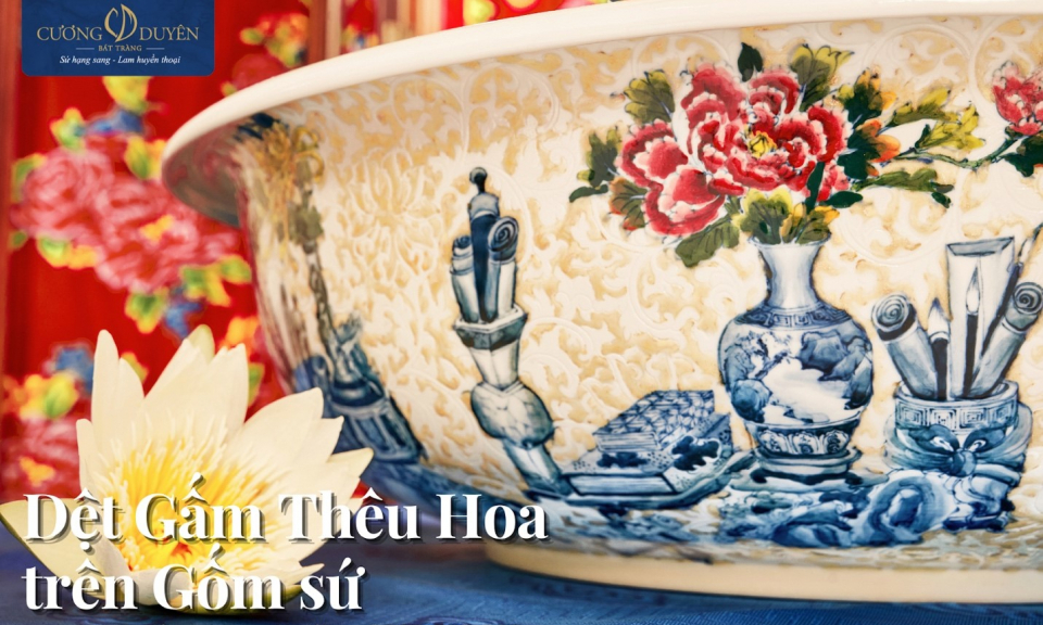 Tái hiện truyền thống thêu tay trên nền gốm độc đáo – Thủ pháp dệt gấm thêu hoa trên gốm sứ