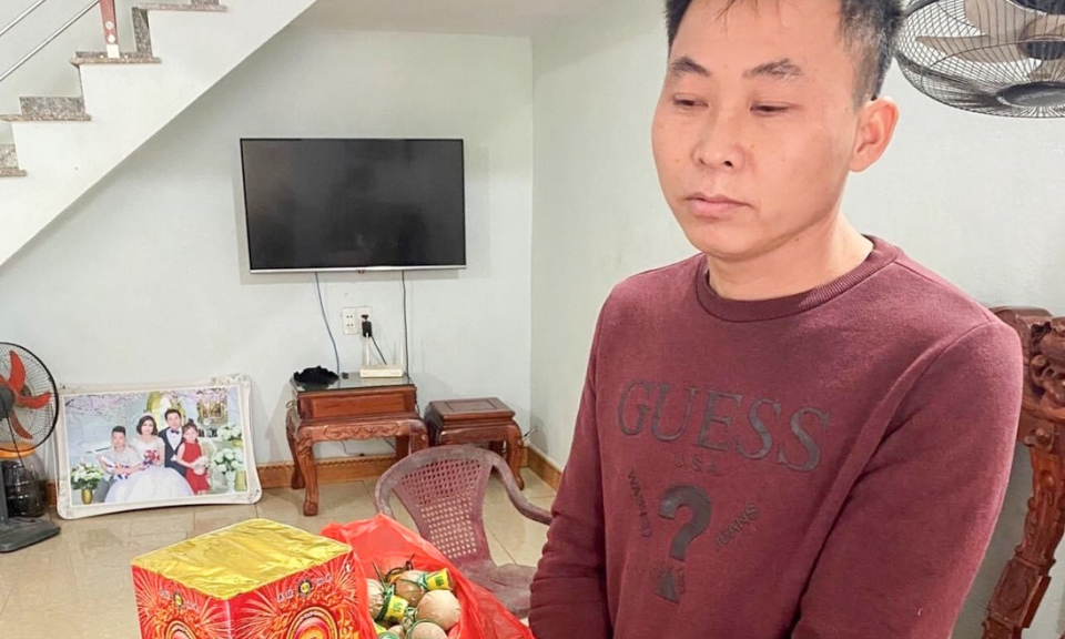Bắt giữ đối tượng tàng trữ pháo trái phép 