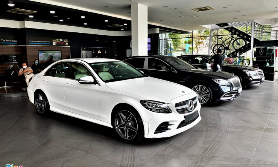 BMW vượt Mercedes-Benz để trở thành hãng xe sang bán chạy nhất năm