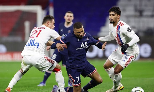 PSG chia điểm trong ngày vô duyên của Mbappe