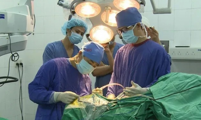Nghiên cứu: Bệnh nhân nữ có nguy cơ tử vong cao hơn nếu được bác sĩ nam phẫu thuật