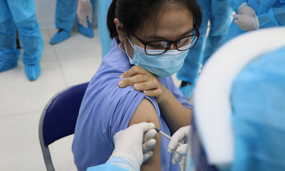 Sau tiêm vắc xin Covid-19 bao lâu có thể hiến máu?