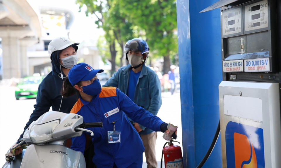 Xăng dầu trong nước tăng do chịu tác động của giá thế giới