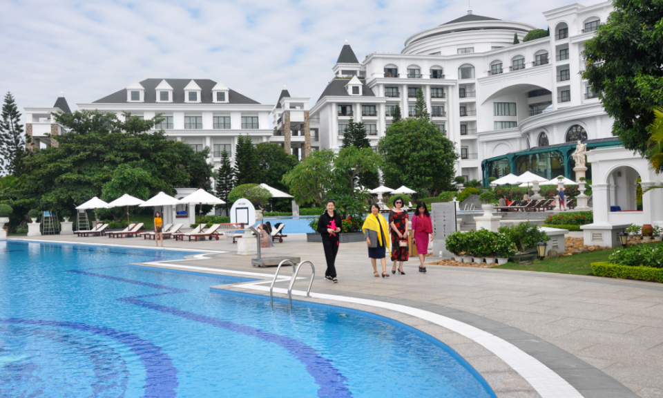 Ha Long city receives ASEAN Clean Tourist Award 2022