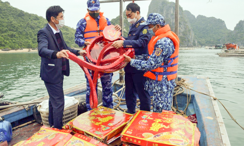Vận chuyển gần 300kg pháo nổ trái phép trên biển