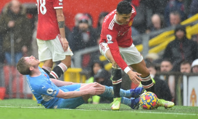 Man City lần đầu vượt Man Utd về doanh thu