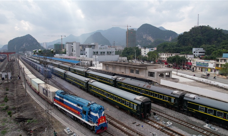 Năm 2021, số lượng chuyến tàu vận chuyển hàng hóa Trung - Việt cao kỷ lục