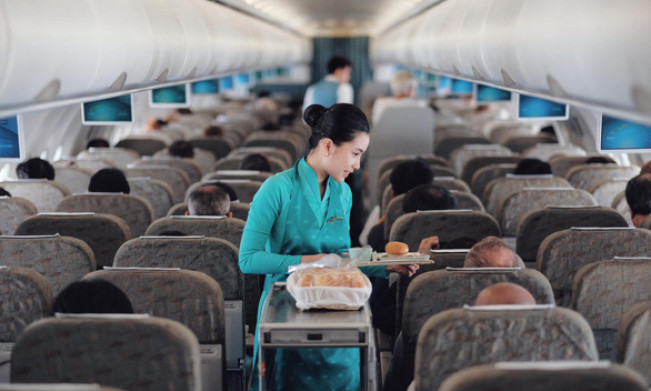 Vietnam Airlines khôi phục dịch vụ trà, cà phê, sữa, nước hoa quả trên máy bay
