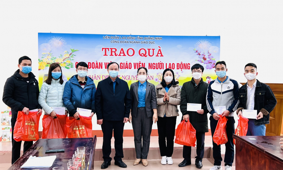 Công đoàn ngành Giáo dục Quảng Ninh: Thăm, tặng quà Tết giáo viên các trường ngoài công lập 