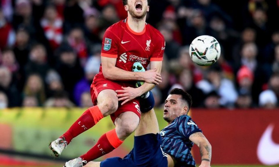 Tiền vệ Arsenal bị chê 'có vấn đề về não'