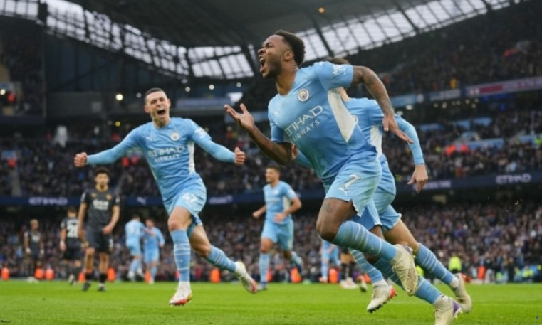 Khi Man City vượt Man Utd cả trong lẫn ngoài sân cỏ