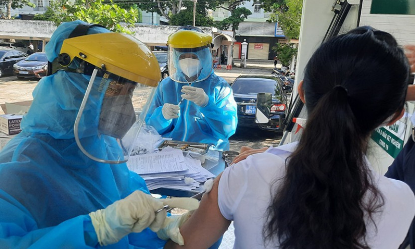 Chiều 15/1: Việt Nam đã tiếp nhận 209,6 triệu liều vaccine phòng COVID-19; tiêm gần 167 triệu liều