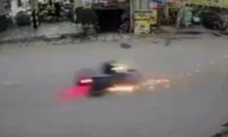 Va chạm với xe máy, thai phụ bị kéo lê hơn 10m tử vong