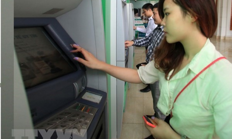 Đáp ứng nhu cầu rút tiền mặt tại các cây ATM