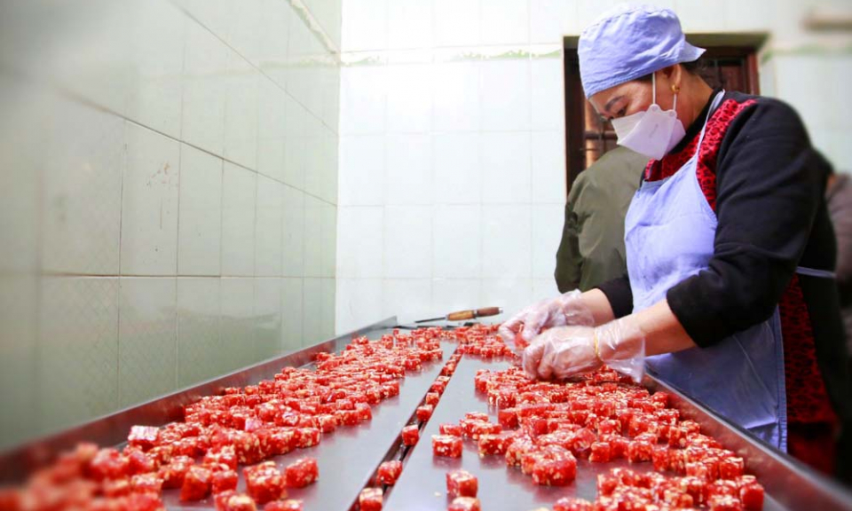 Kẹo lạc hồng Tiên Yên - món quà hấp dẫn dịp Tết 