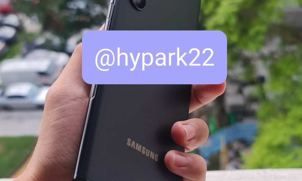 Galaxy S22 Ultra tuyệt đẹp xuất hiện ngoài đời thực